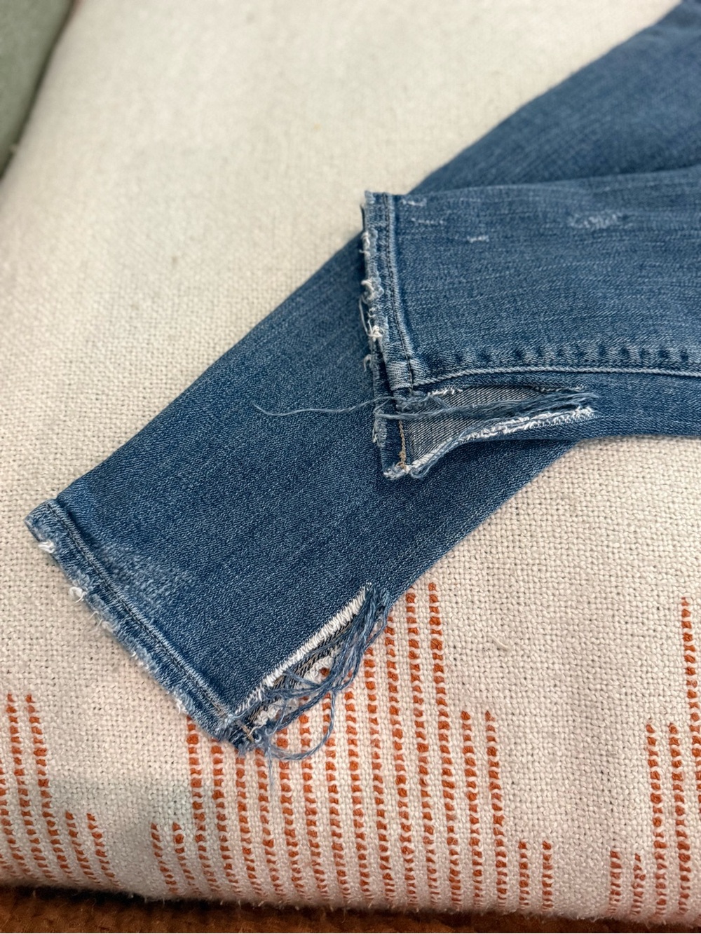 Lucky Brand Women's Slim Jeans Blue Denim Distressed Size 4/27 - Picture 10 of 11